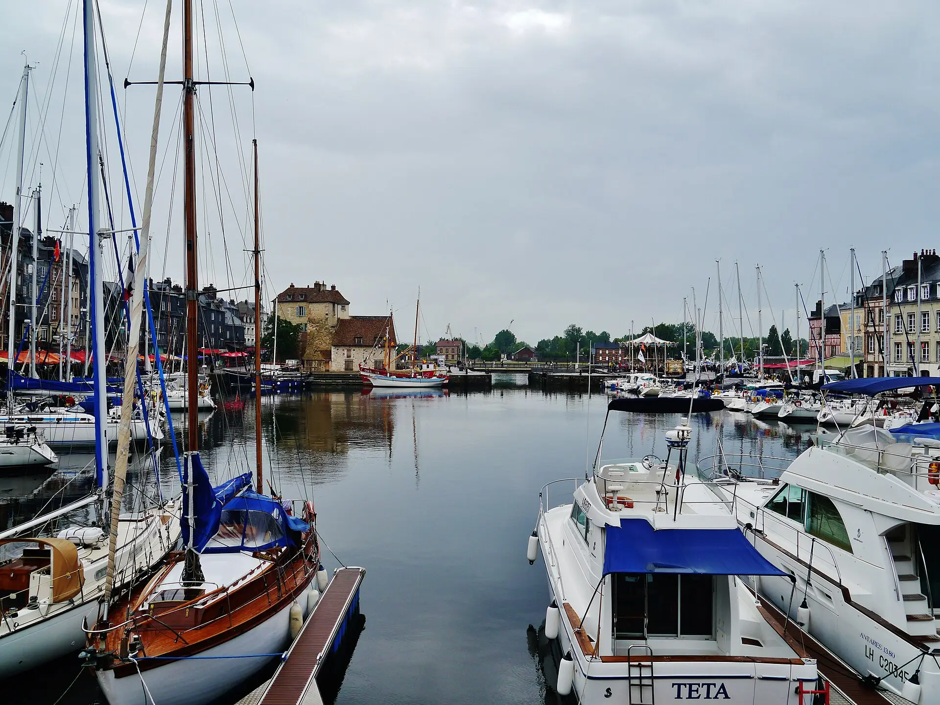 Les maisons étroites du Vieux Bassin de Honfleur
